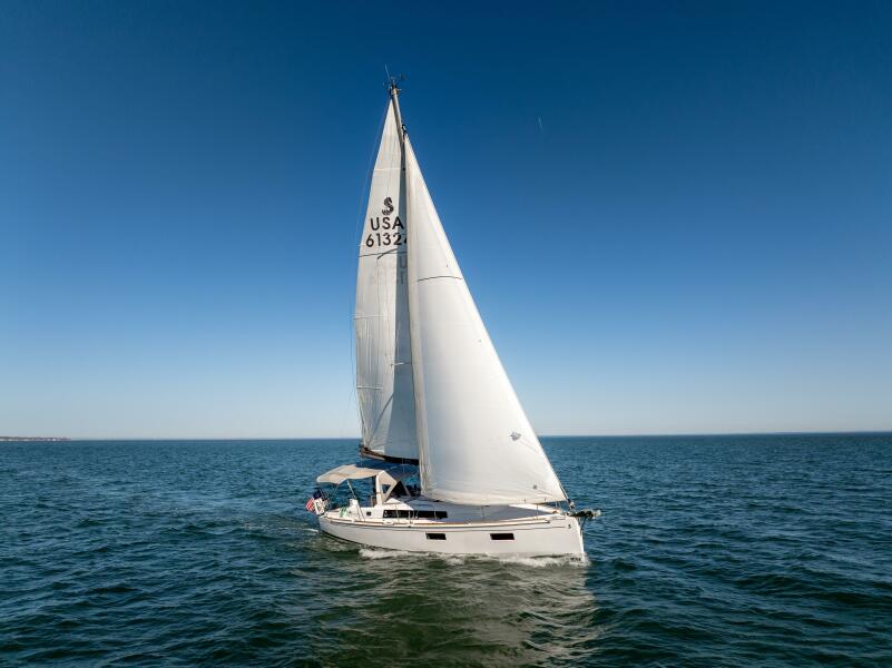 38' 2019 Beneteau Oceanis 38.1