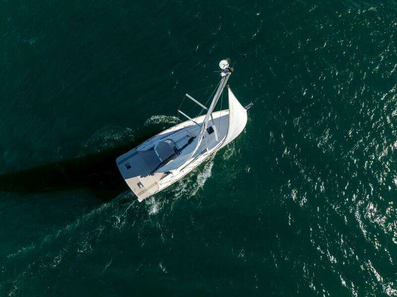 Fine Tuned 38ft Beneteau Yacht For Sale