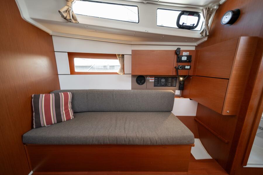 38' 2019 Beneteau Oceanis 38.1