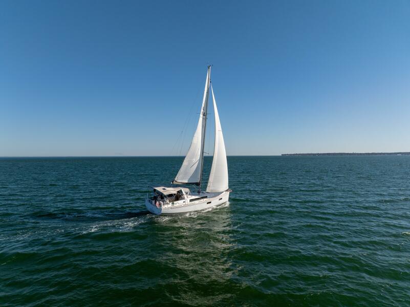 38' 2019 Beneteau Oceanis 38.1