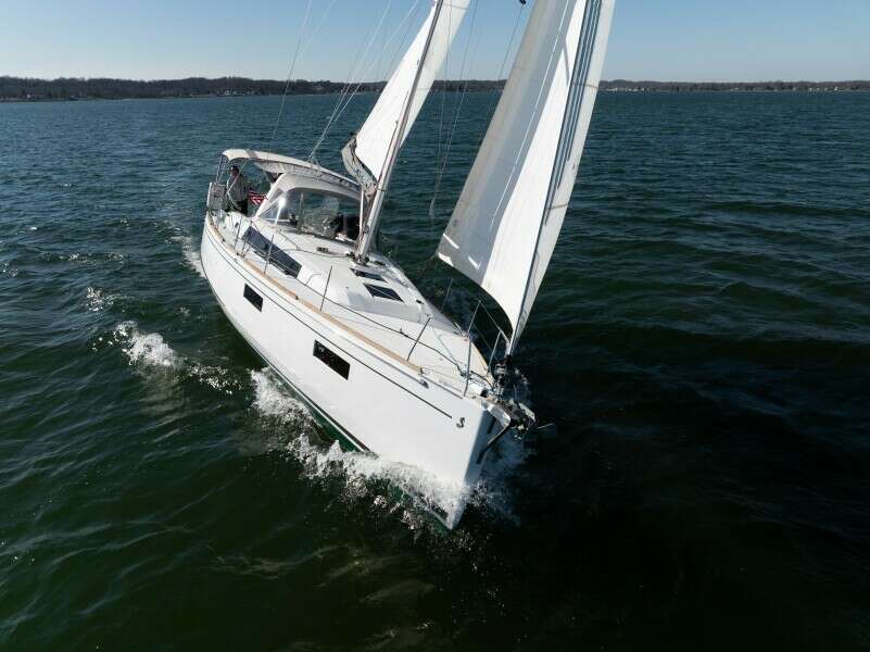 Fine Tuned 38ft Beneteau Yacht For Sale