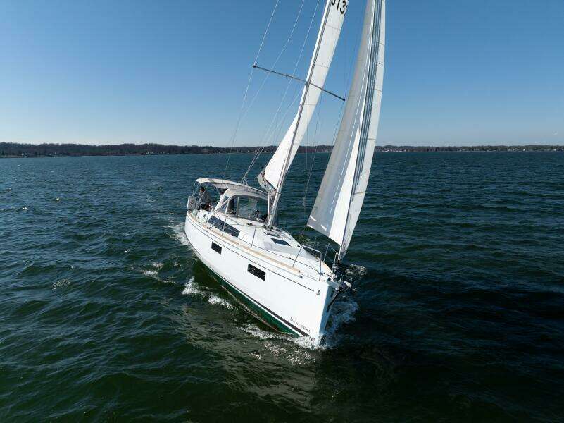 Fine Tuned 38ft Beneteau Yacht For Sale