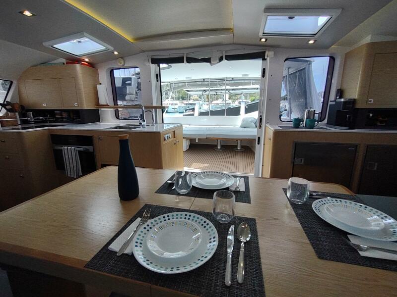 51' 2020 Outremer 51