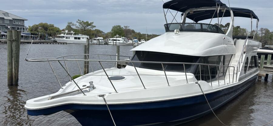 52' 2007 Bluewater 5200