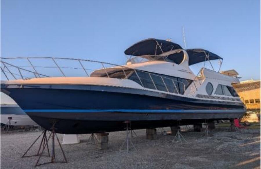 52' 2007 Bluewater 5200