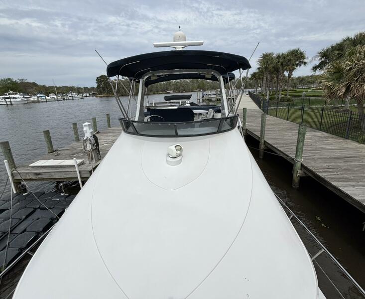 52' 2007 Bluewater 5200