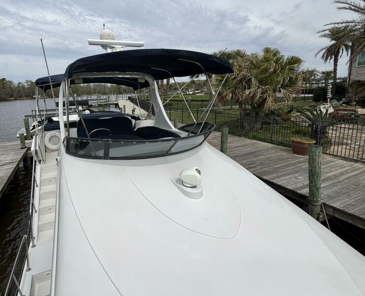52' 2007 Bluewater 5200