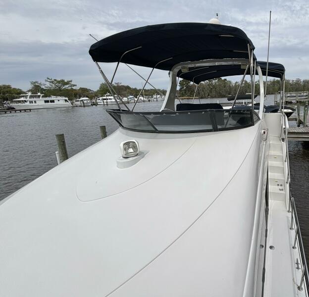 52' 2007 Bluewater 5200