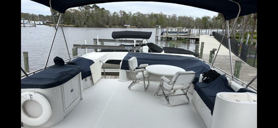 52' 2007 Bluewater 5200