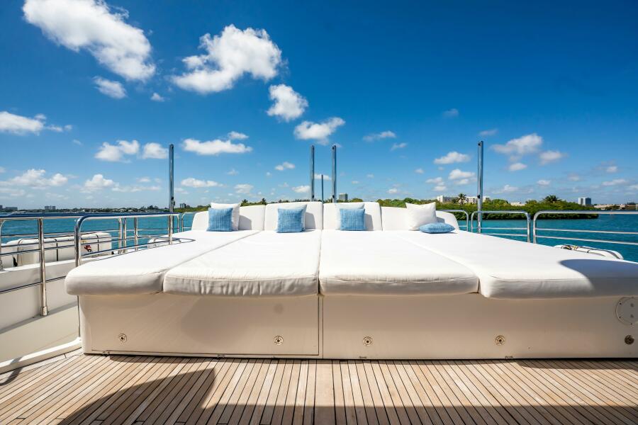 112' 2011 Sunseeker 34 Metre Yacht