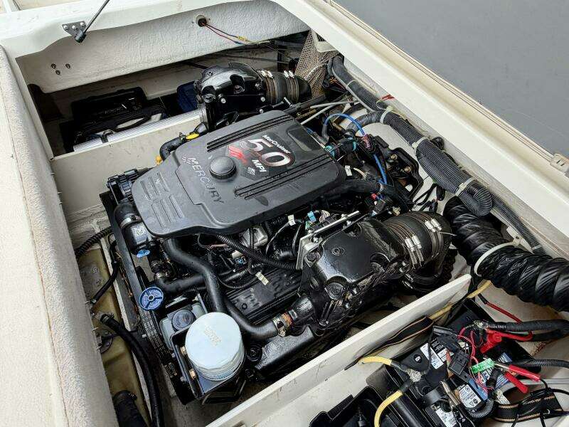 22ft Maxum Yacht For Sale