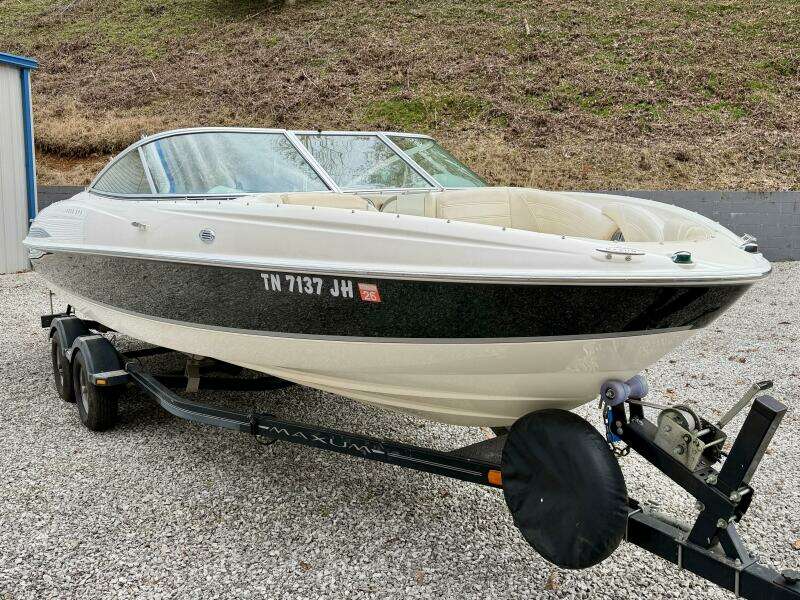 22ft Maxum Yacht For Sale