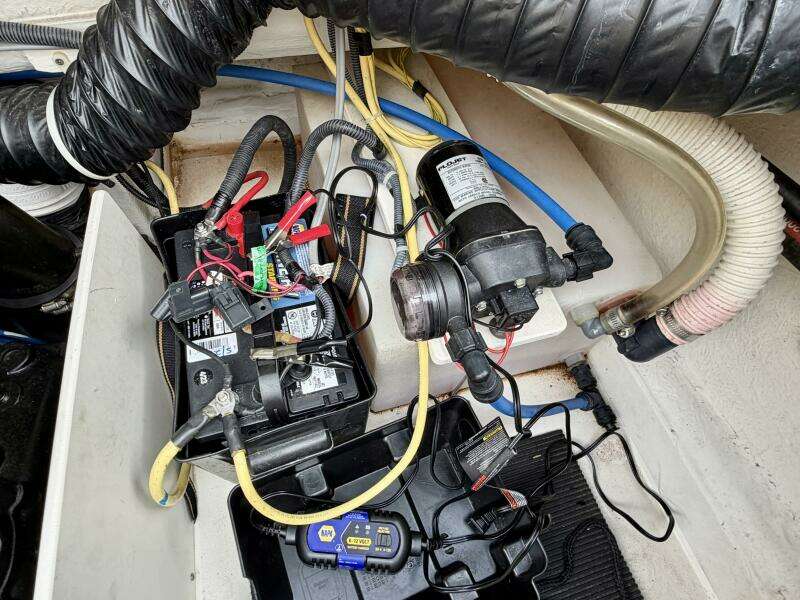 22ft Maxum Yacht For Sale