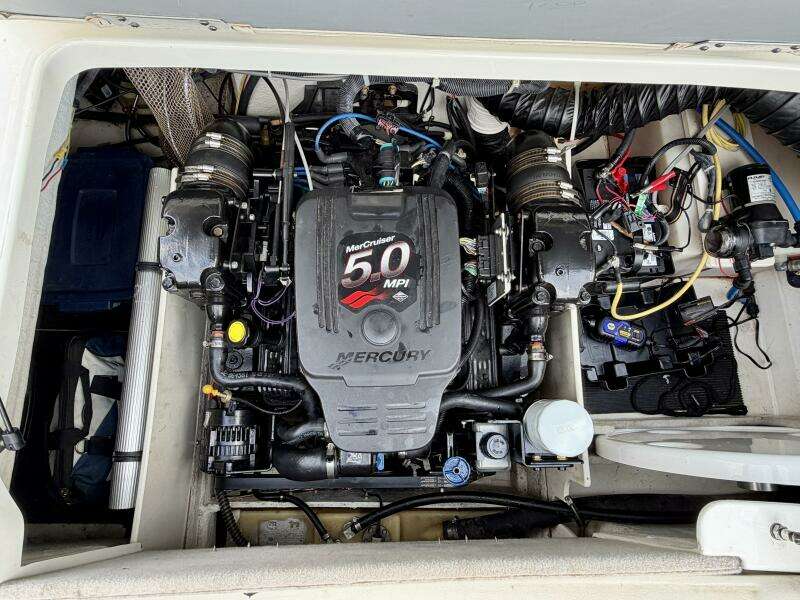 22ft Maxum Yacht For Sale