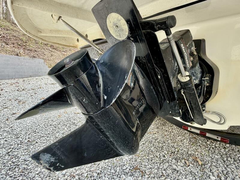 22' 2007 Maxum 2200 SR3