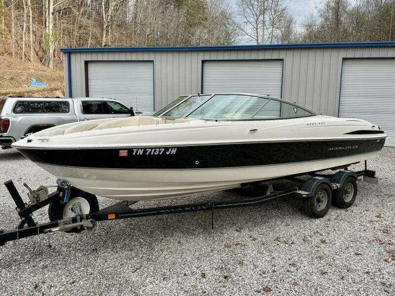 22ft Maxum Yacht For Sale