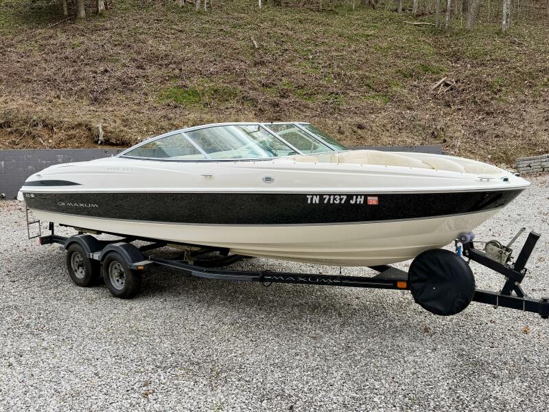 22' 2007 Maxum 2200 SR3