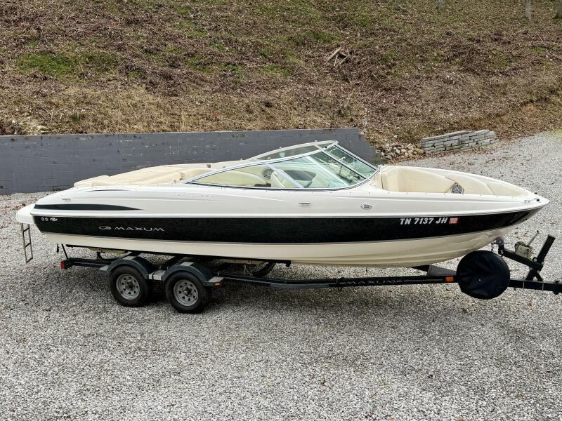 22' 2007 Maxum 2200 SR3