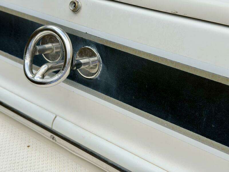 22ft Maxum Yacht For Sale