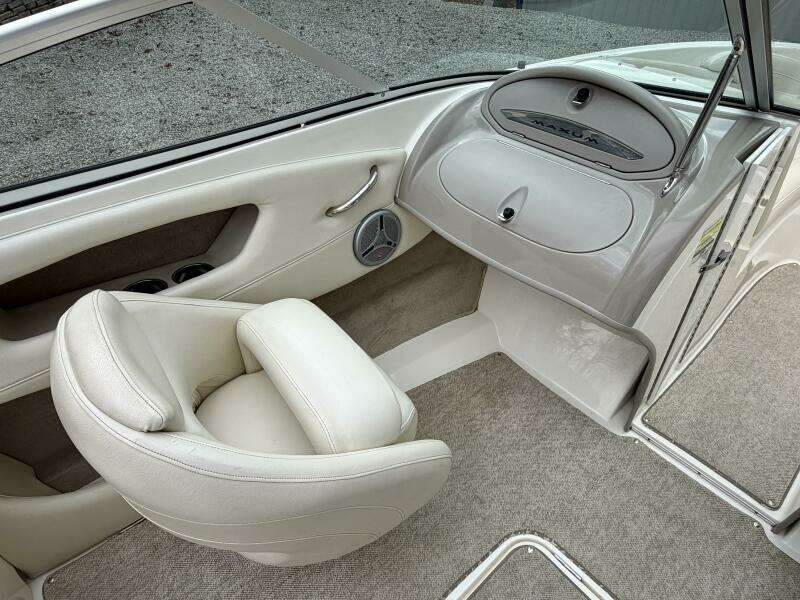 22ft Maxum Yacht For Sale