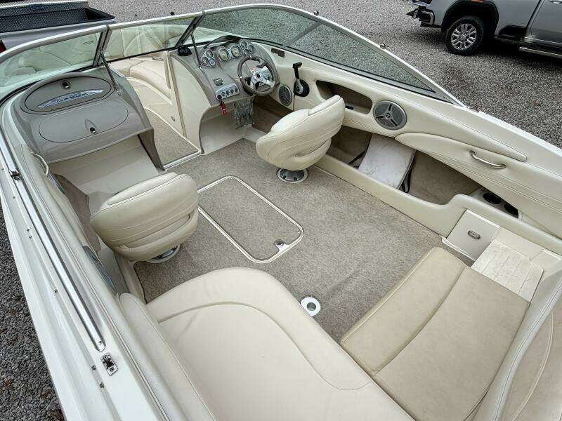 22ft Maxum Yacht For Sale