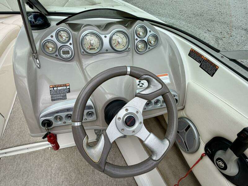 22ft Maxum Yacht For Sale