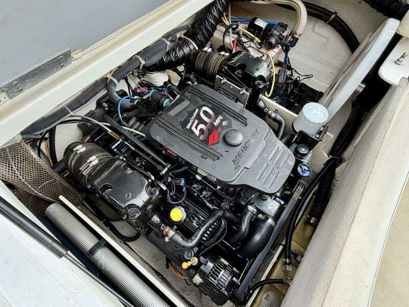 22ft Maxum Yacht For Sale