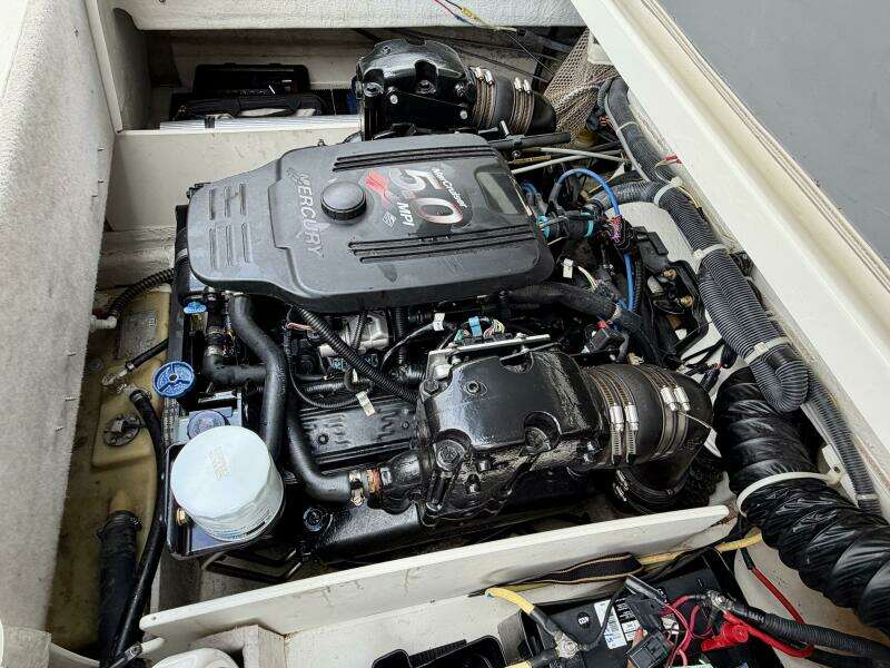 22ft Maxum Yacht For Sale