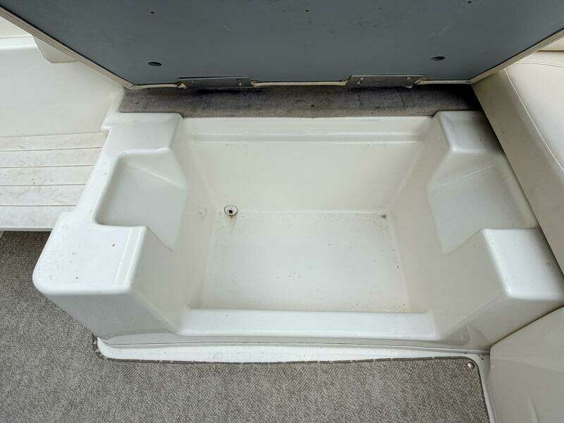 22ft Maxum Yacht For Sale