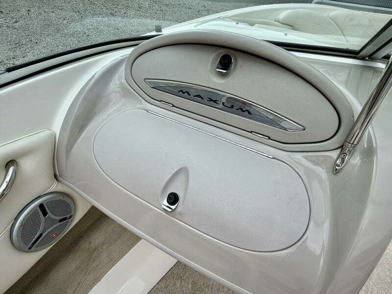 22ft Maxum Yacht For Sale