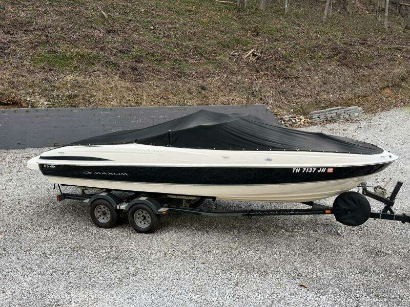 22ft Maxum Yacht For Sale