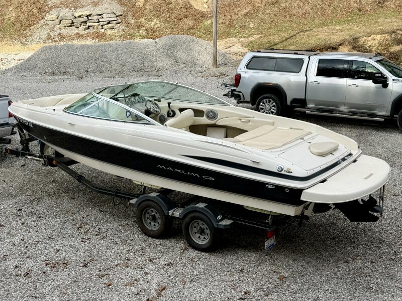 22' 2007 Maxum 2200 SR3