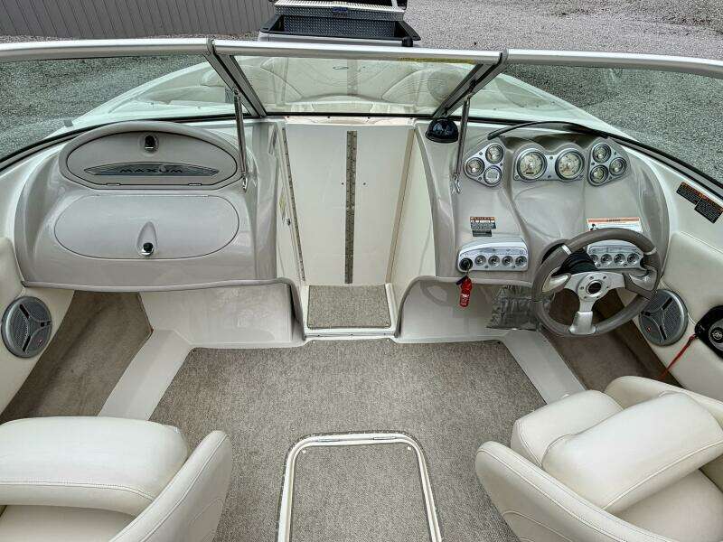 22ft Maxum Yacht For Sale