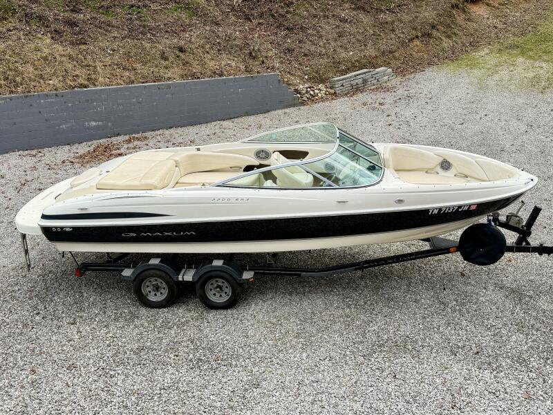 22' 2007 Maxum 2200 SR3