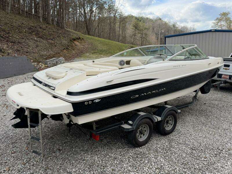 22ft Maxum Yacht For Sale