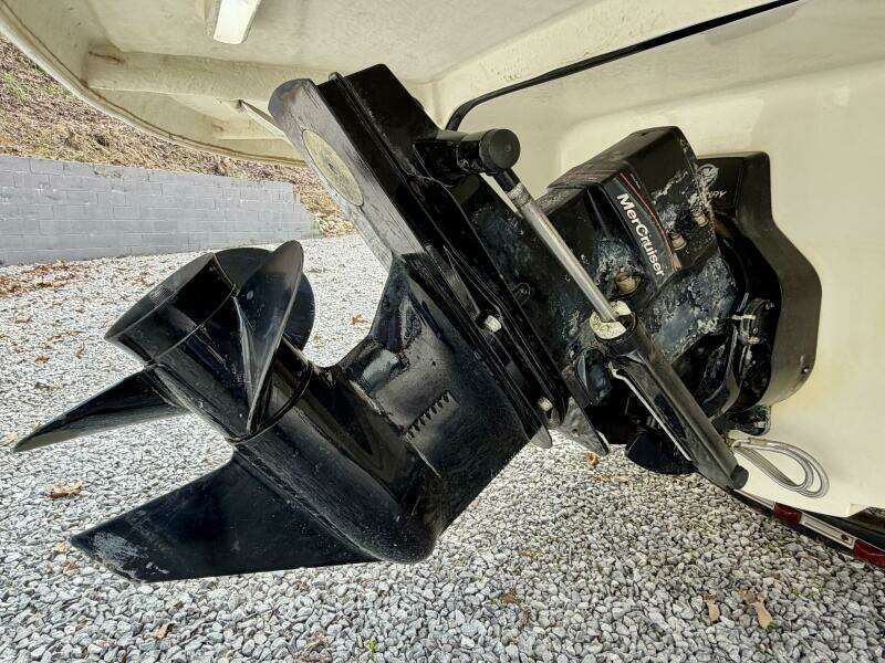 22ft Maxum Yacht For Sale