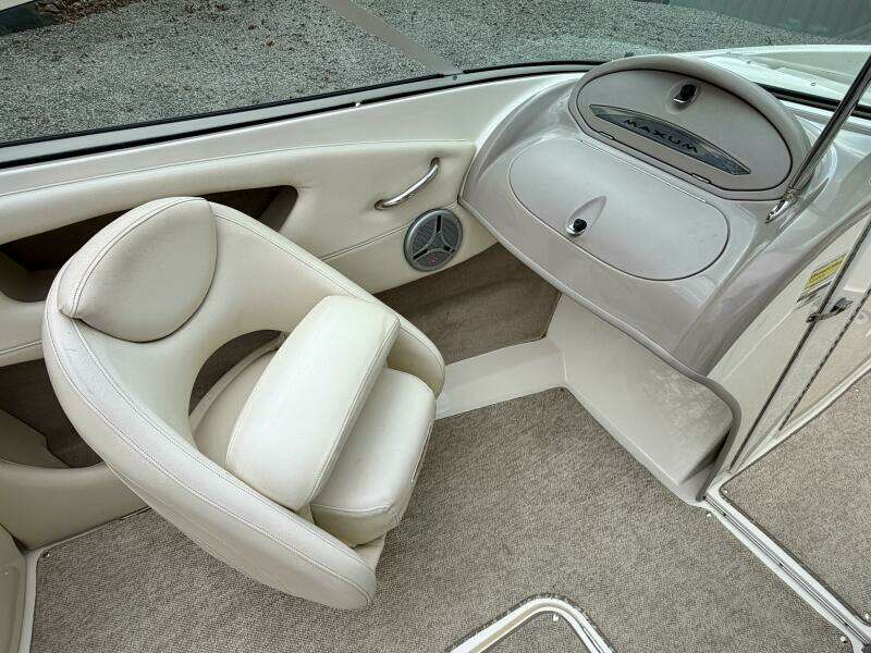 22ft Maxum Yacht For Sale