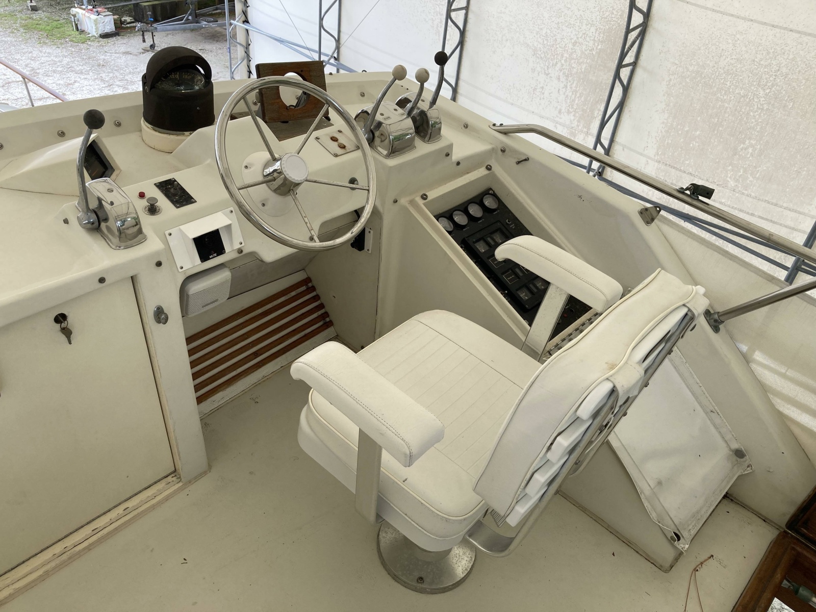 45' 1972 Chris-Craft Commander Flush Deck