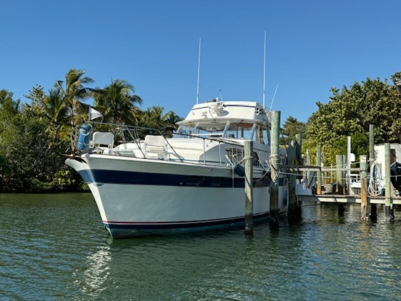 45' 1972 Chris-Craft Flushdeck