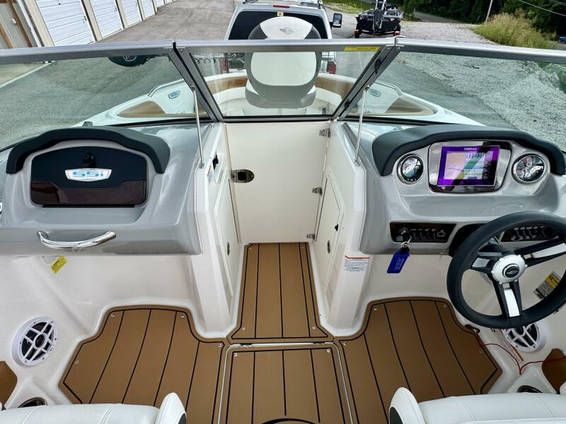 21' 2023 Chaparral 21 SSi Ski & Fish