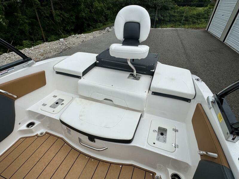 21' 2023 Chaparral 21 SSi Ski & Fish