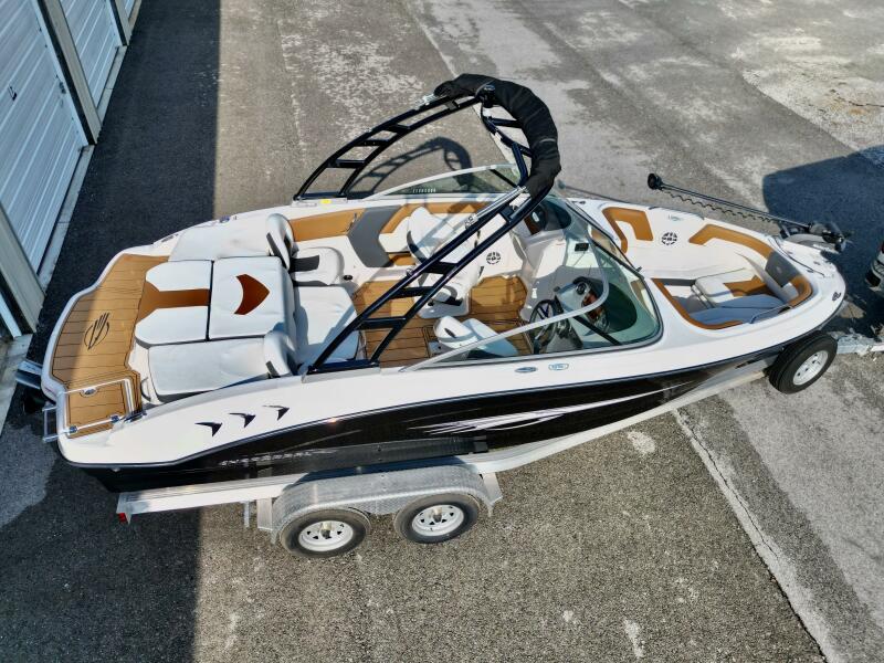 21' 2023 Chaparral 21 SSi Ski & Fish