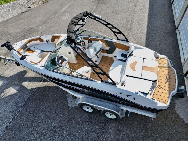 21' 2023 Chaparral 21 SSi Ski & Fish