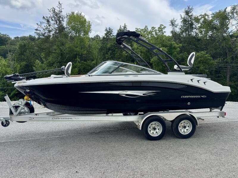 21' 2023 Chaparral 21 SSi Ski & Fish
