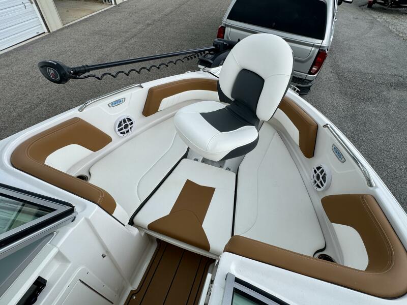 21' 2023 Chaparral 21 SSi Ski & Fish