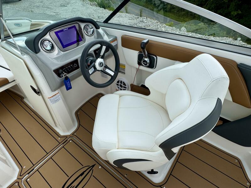 21' 2023 Chaparral 21 SSi Ski & Fish