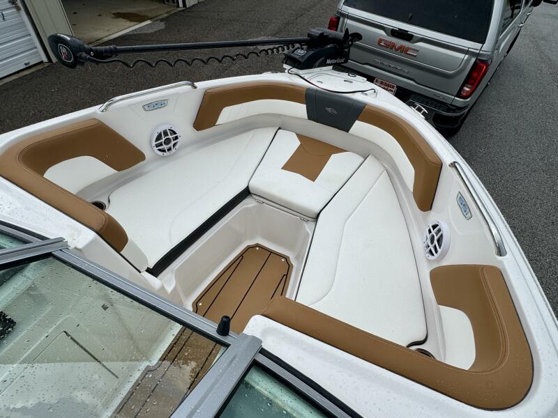 21' 2023 Chaparral 21 SSi Ski & Fish