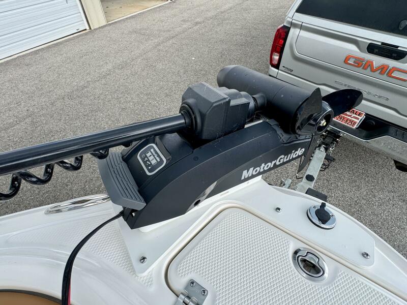 21' 2023 Chaparral 21 SSi Ski & Fish