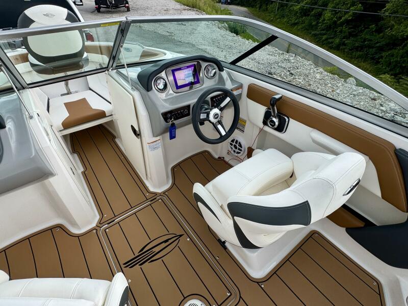 21' 2023 Chaparral 21 SSi Ski & Fish