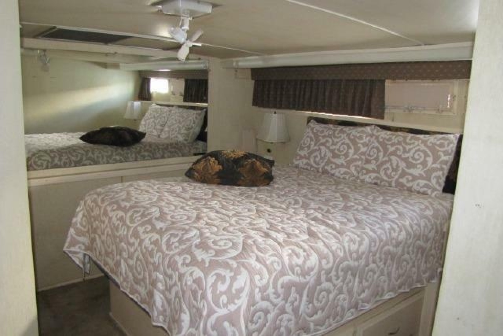 1973 Chris-Craft 55 Commander
